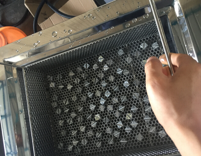 超聲波清洗機(jī)機(jī)清洗鋁件 超聲波清洗機(jī)機(jī)清洗鋁件